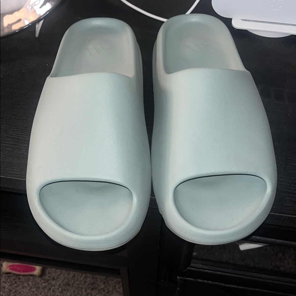 Men's Yeezy Slide - Light blue